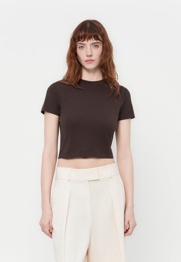 Guess SS BASIC MINI LOGO TEE - Basic T-shirt - regal brown