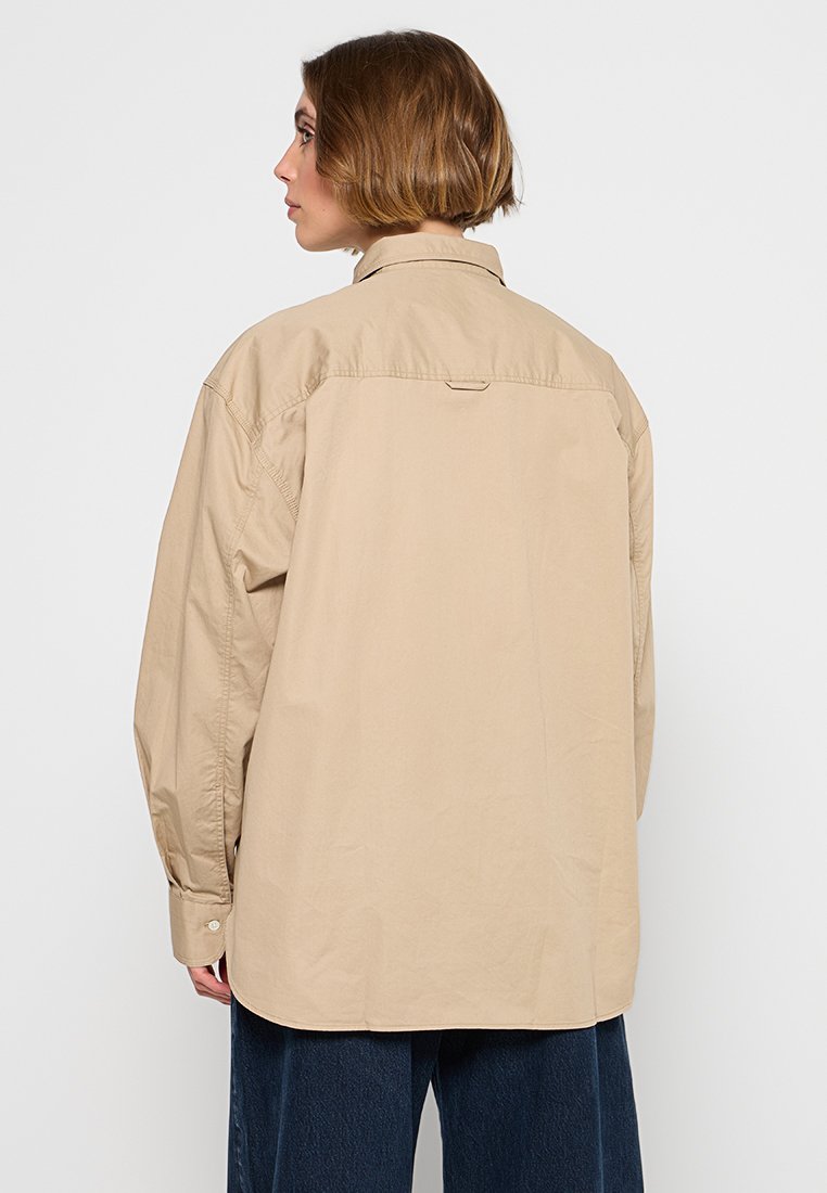 GANT OVERSIZED FIT