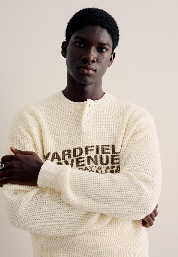 Bershka PRINTED HENLEY - Jumper - beige