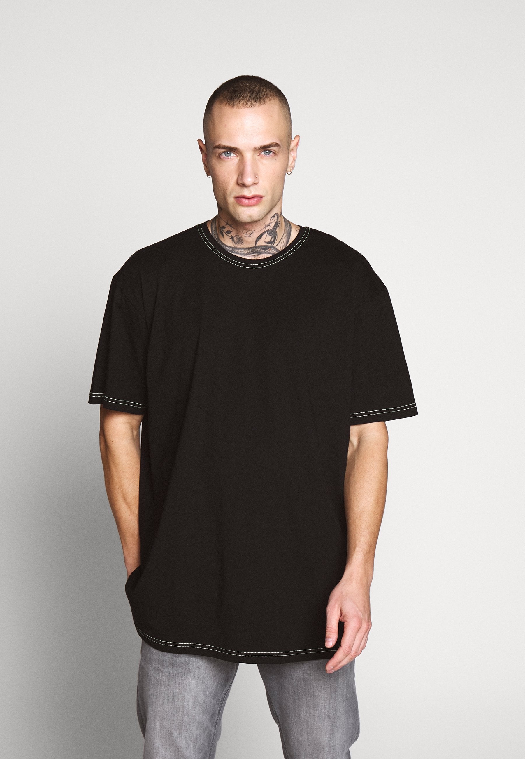 Urban Classics HEAVY OVERSIZED CONTRAST STITCH TEE