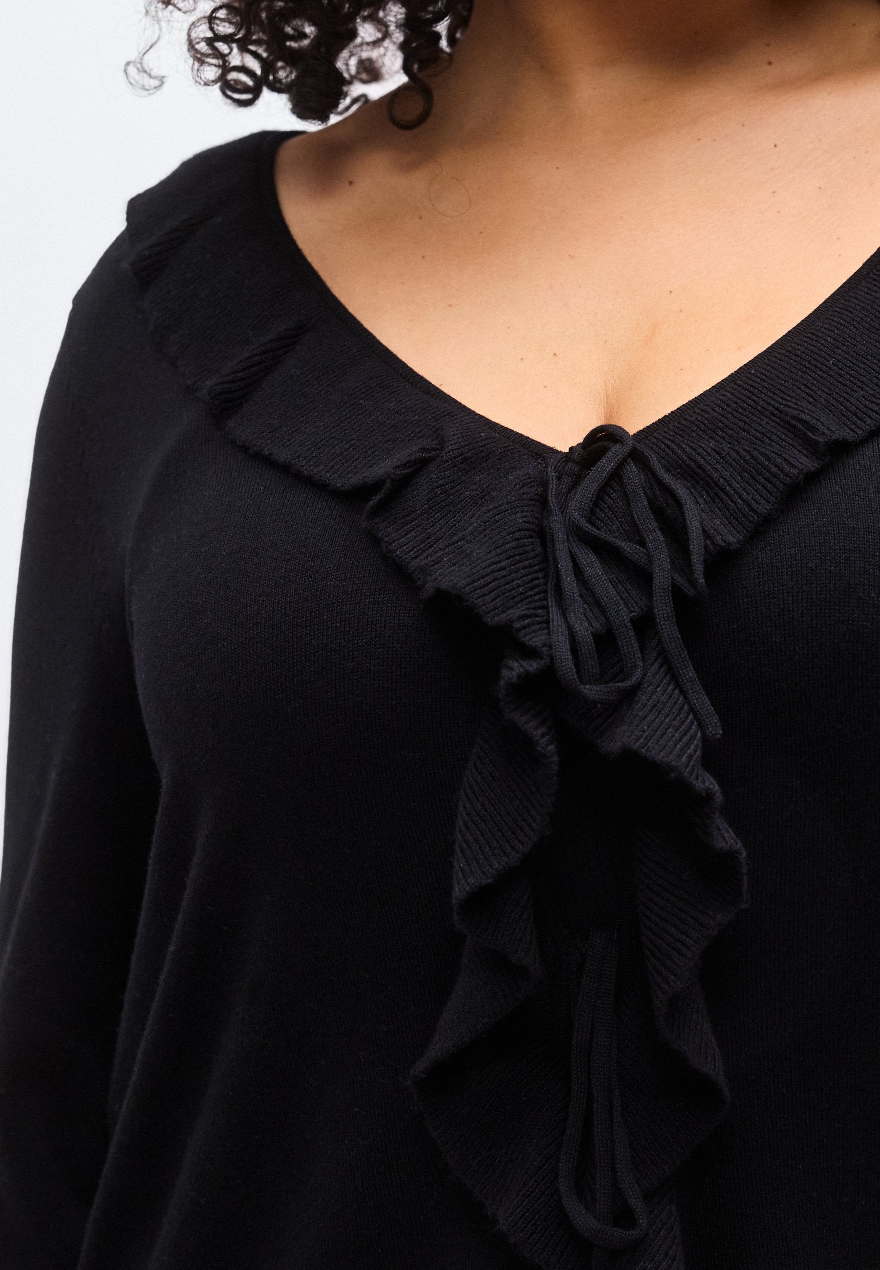CARLUIS LIFE RUFFLE STRING Media 6