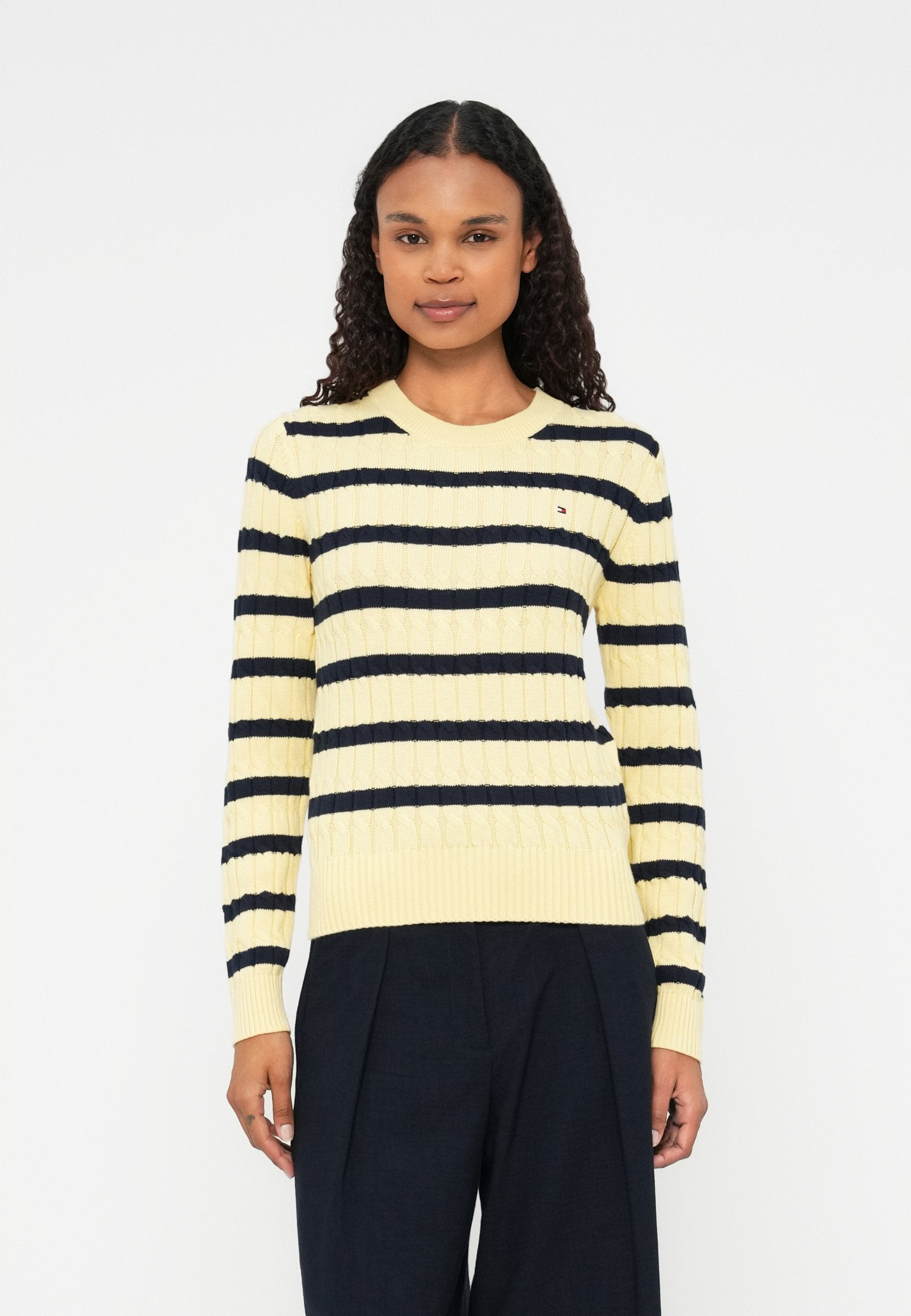 CABLE KNIT CREW NECK JUMPER Media 3