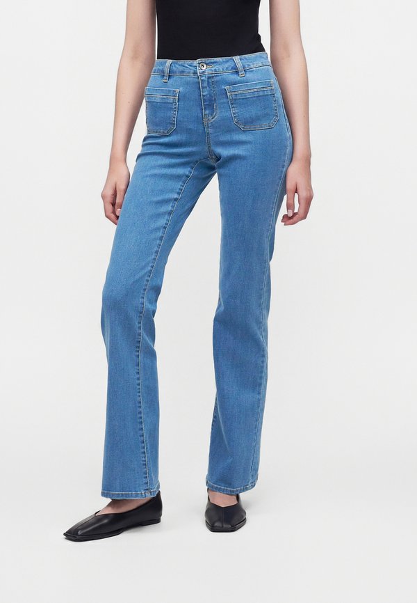 ONLY ONLWAUW - Flared Jeans - medium blue denim