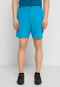 Türkise Shorts für draußen aus einem glatten, leichten Stoff. Sie haben einen Frontknopfverschluss, Seitentaschen und ein Logo am Unterschenkel.