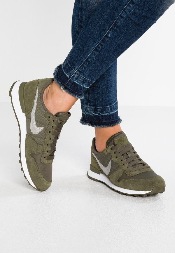 Nike Sportswear INTERNATIONALIST - Trainers - med olive/white