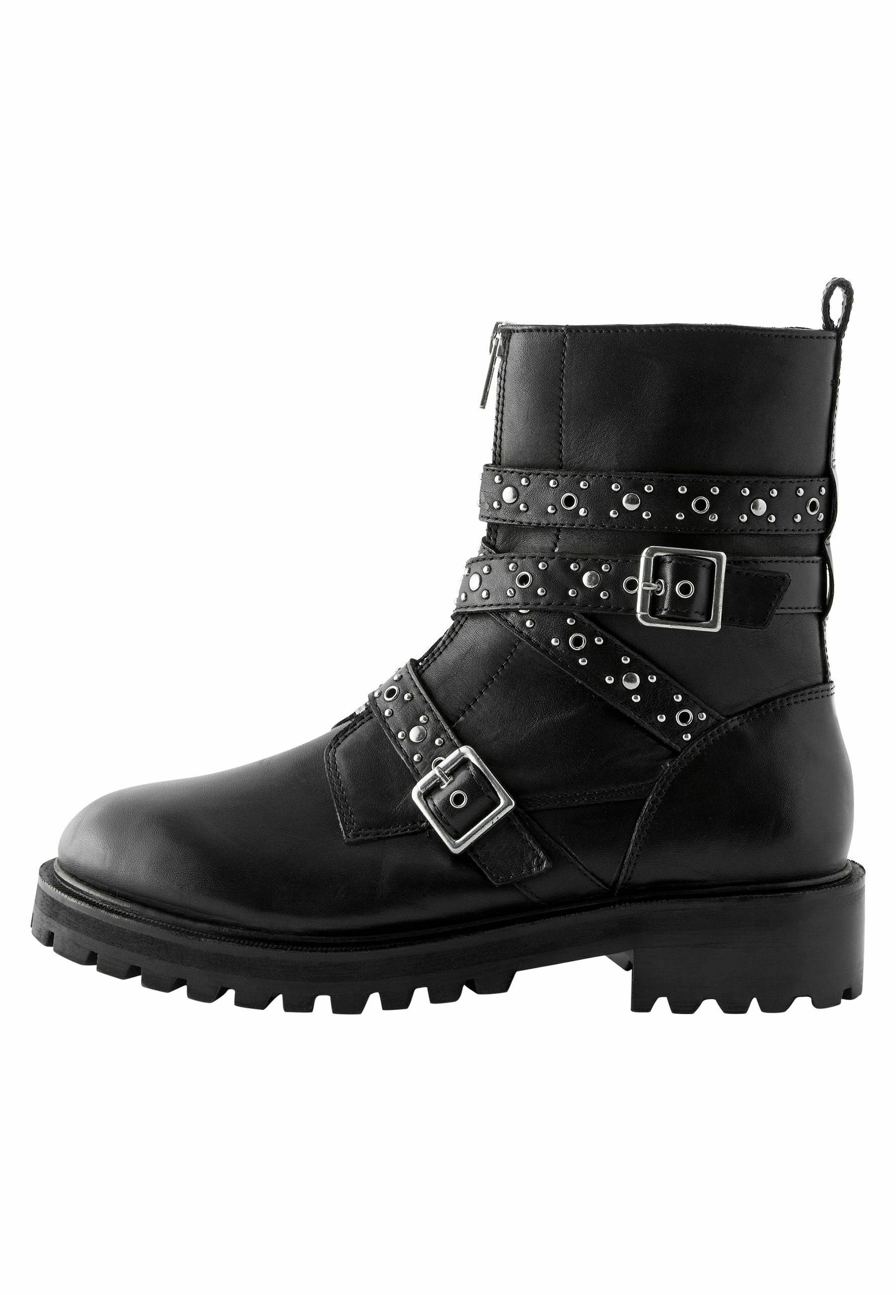 Schwarze Leder-Stiefeletten mit Schnallen und genagelten Riemen, runde Zehenpartie und klobige Profilsohle. Mit seitlichem Reißverschluss für einfachen Zugang.