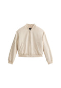 Beige Bomberjacke mit einem Reißverschluss, gerippten Bündchen und zweiFronttaschen. Hergestellt aus weichem Stoff mit glatterTextur.
