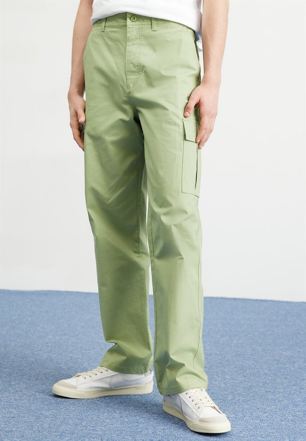 Nike Sportswear CLUB - Cargo trousers - oil green/oil green