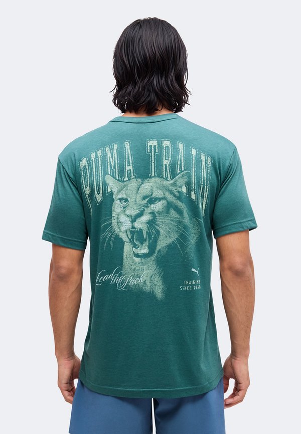 Puma LEAD THE PACK GRAPHIC TEE - Sports T-shirt - herb garden