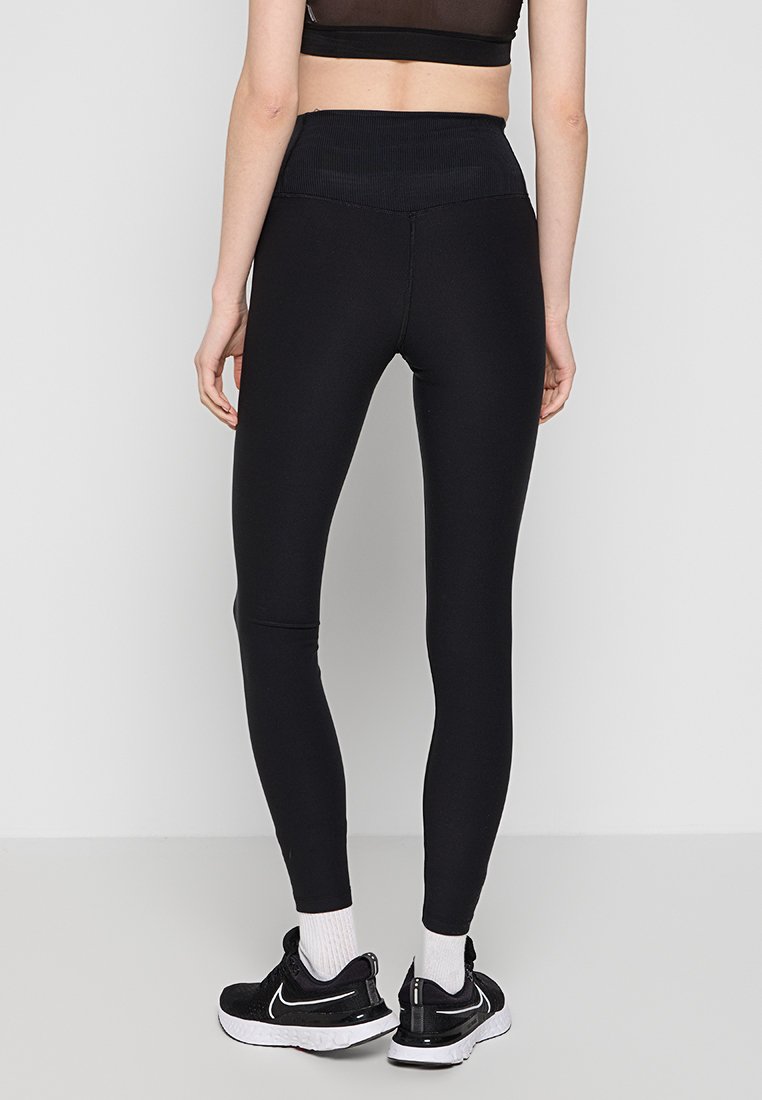Nike Performance