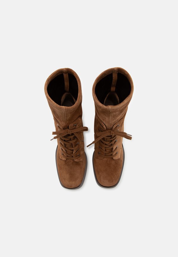 Stuart Weitzman EVERITT BOOTIE
