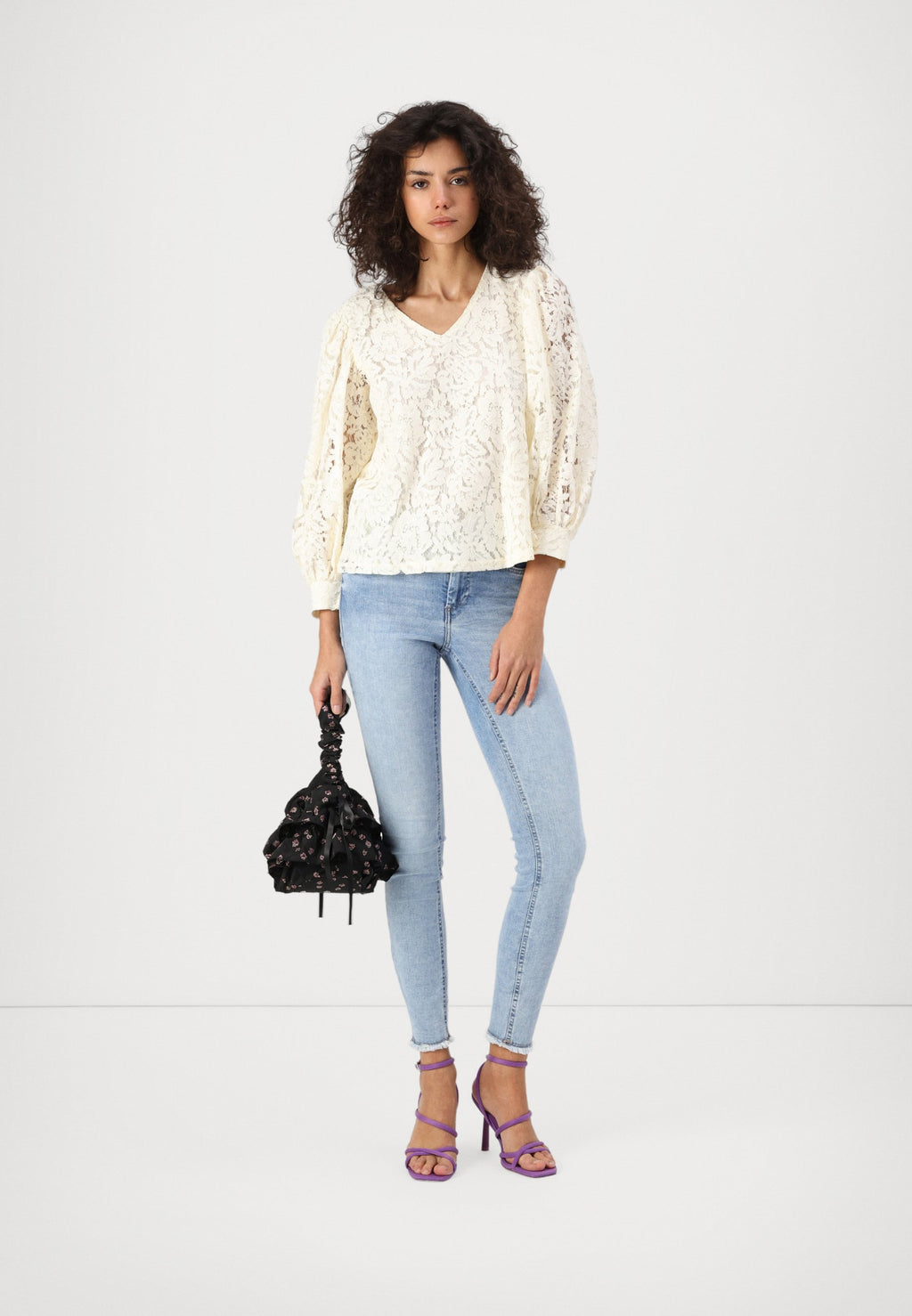 ONLBINA YRSA V NECK  Media 2