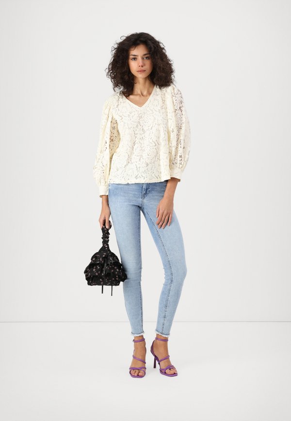 ONLY ONLBINA YRSA V NECK