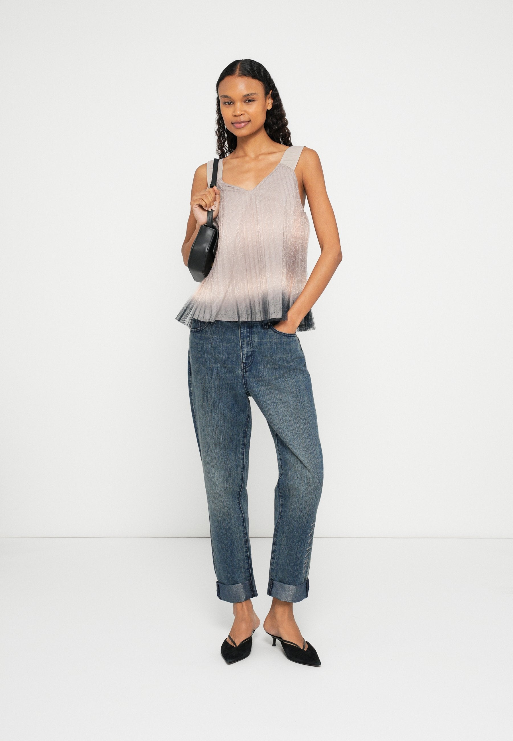 Armani Exchange Jeans Relaxed Fit Media 3