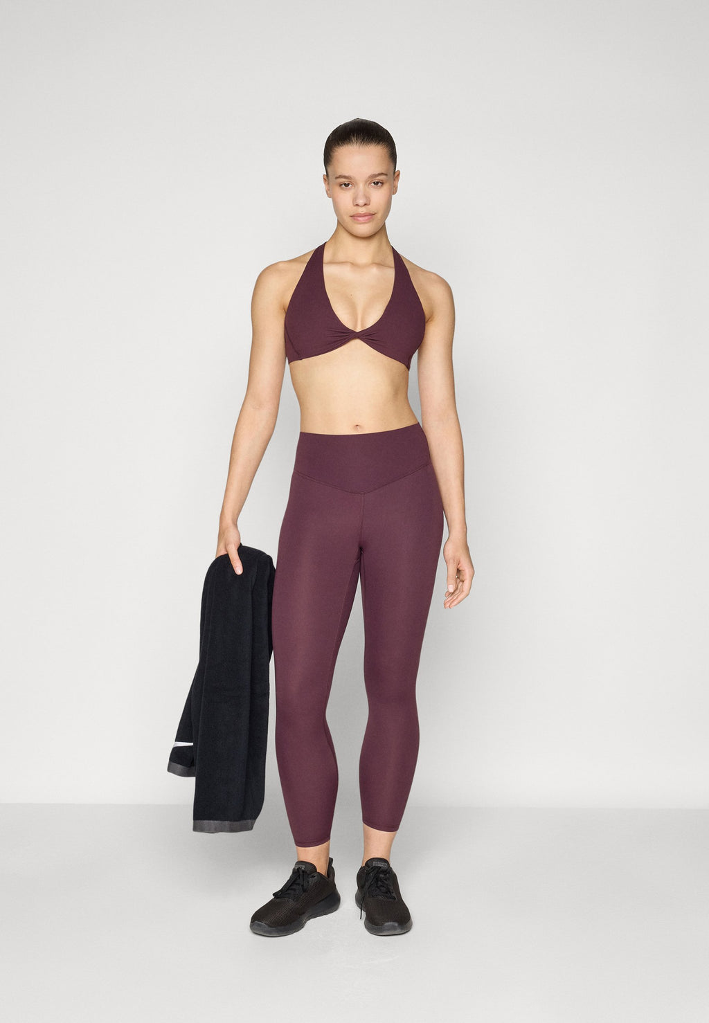 Fabletics PURELUXE PLUNGE LOW IMPACT BRA
