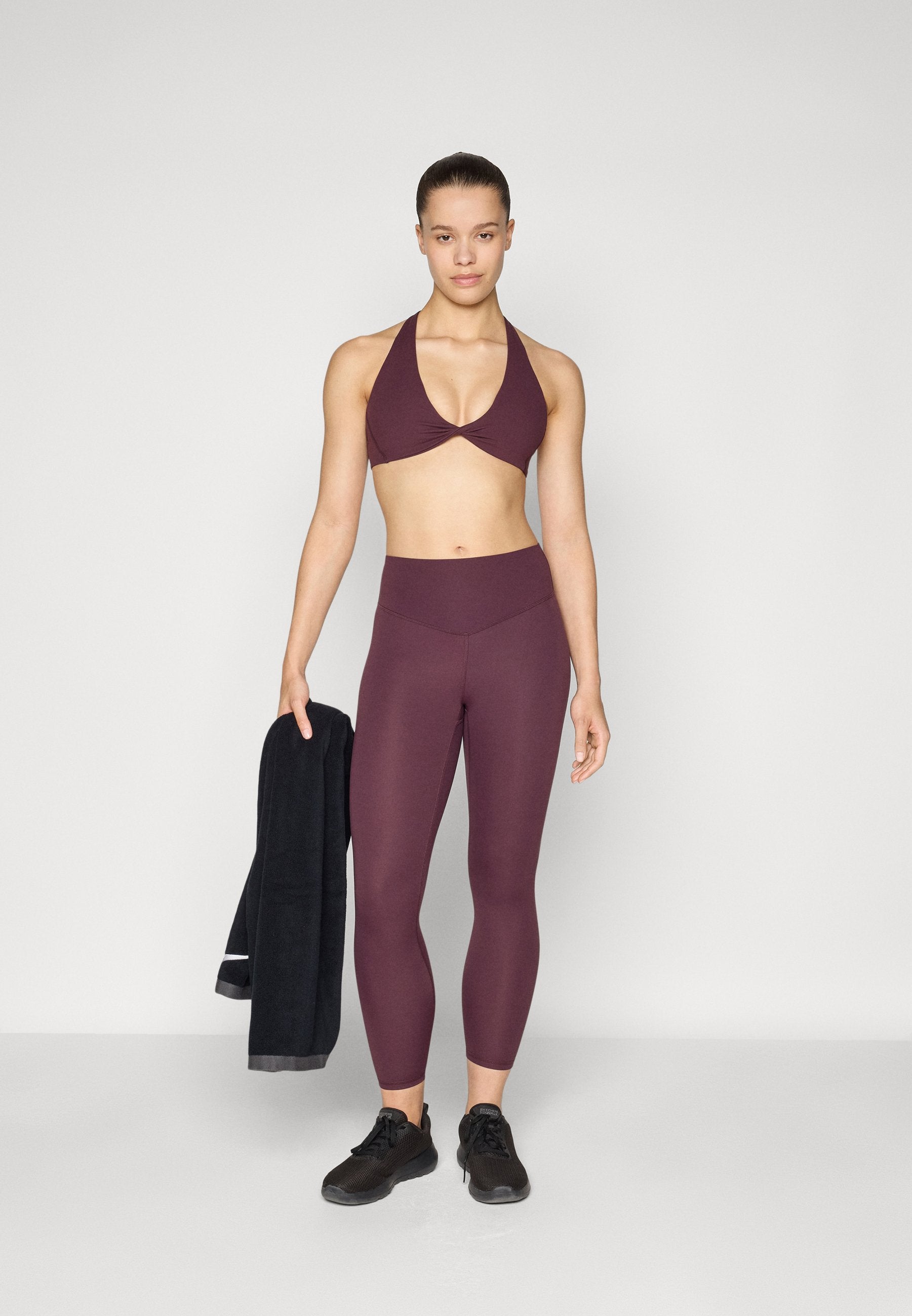 Fabletics PURELUXE PLUNGE LOW IMPACT BRA
