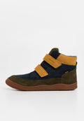 Hochschnittsneaker mit oberem Teil aus navyblauem Wildleder, braunen Wildlederakzenten und gelben Klettverschlüssen. Verfügt über eine strukturierten Gummisohle und ein weiches Innenfutter.