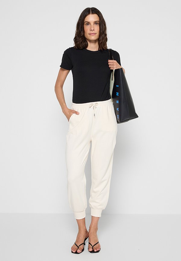 DKNY