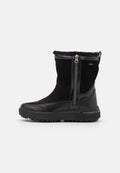 Schwarze Winterstiefel bis zur Wade mit seitlichem Reißverschluss, Gummisohle und Fleece-Futter, entworfen für kaltes Wetter und den Einsatz im Freien.