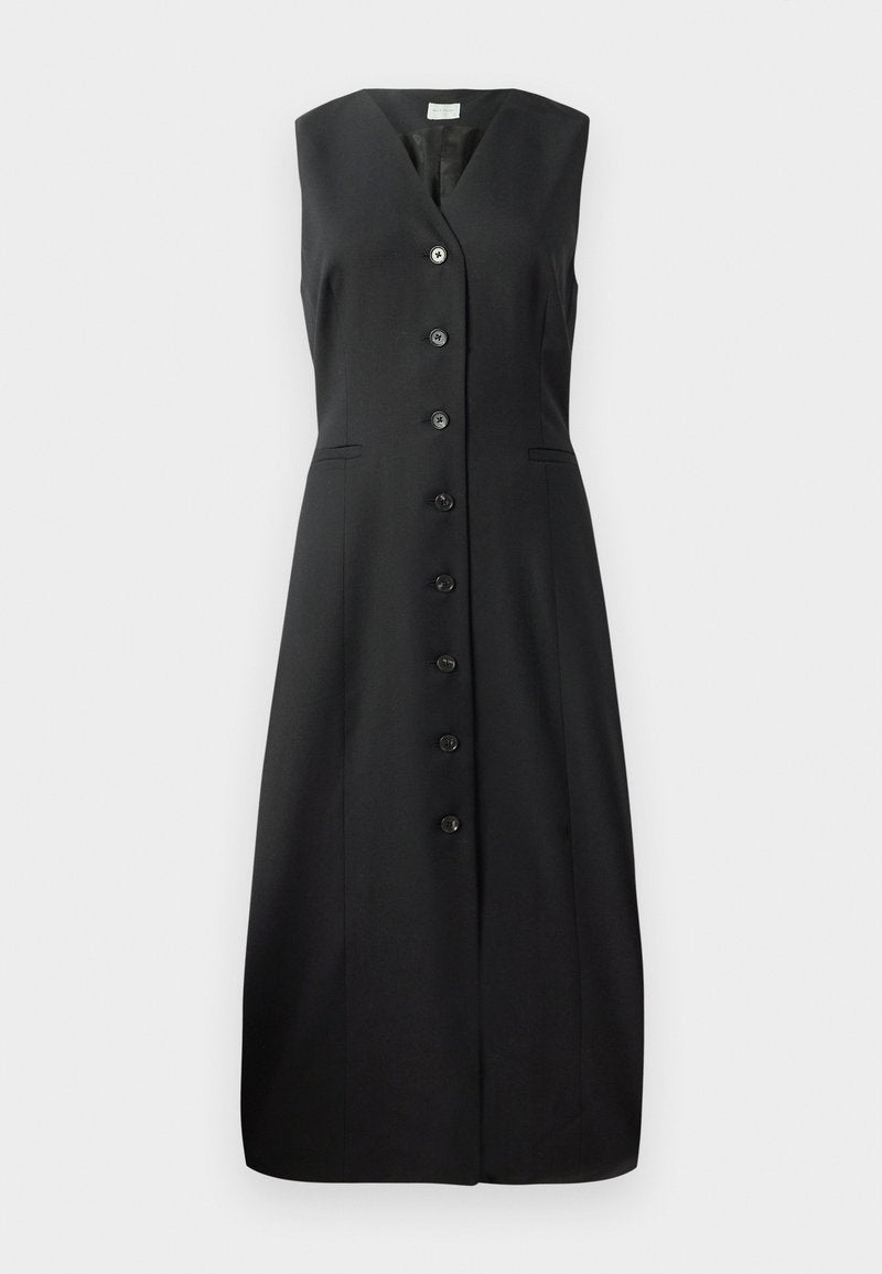Schwarzes ärmelloses Kleid mit V-Ausschnitt, sieben Knöpfen auf der Vorderseite und zwei seitlichen Taschen; glattes Material und figurbetonter Schnitt.