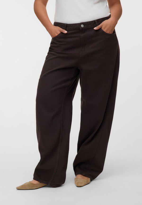 Vero Moda Curve VMCZOE MR BARREL COLORED JEANS CUR - Straight leg jeans - chocolate torte