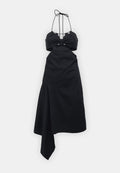 Schwarzes Kleid mit strukturiertem Oberteil, Halterneck-Trägern, Cut-Out-Details und unregelmäßigem Saum mit drapierter Rückseite.