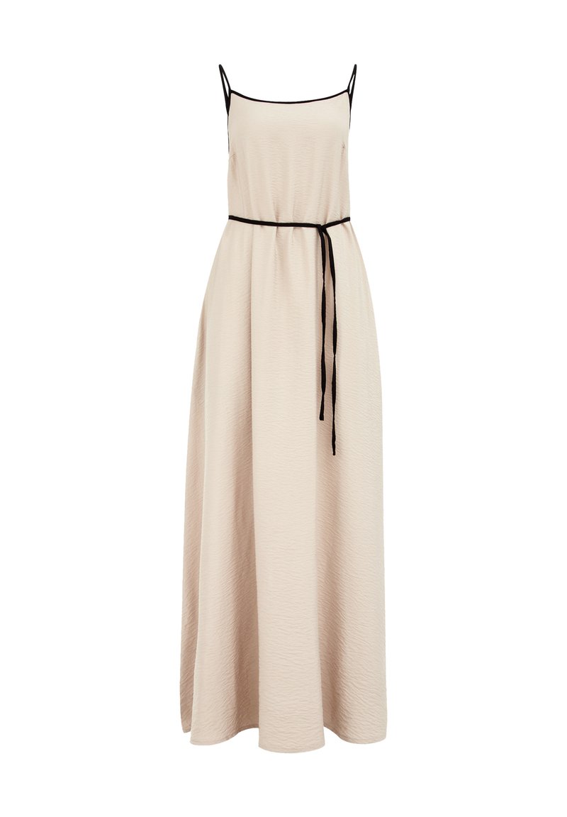 Beiges Maxikleid aus strukturiertem Stoff, dünnen schwarzen Trägern und einem schwarzen Taillengurt für eine anpassbare Passform. Verfügt über eine lässige Silhouette.
