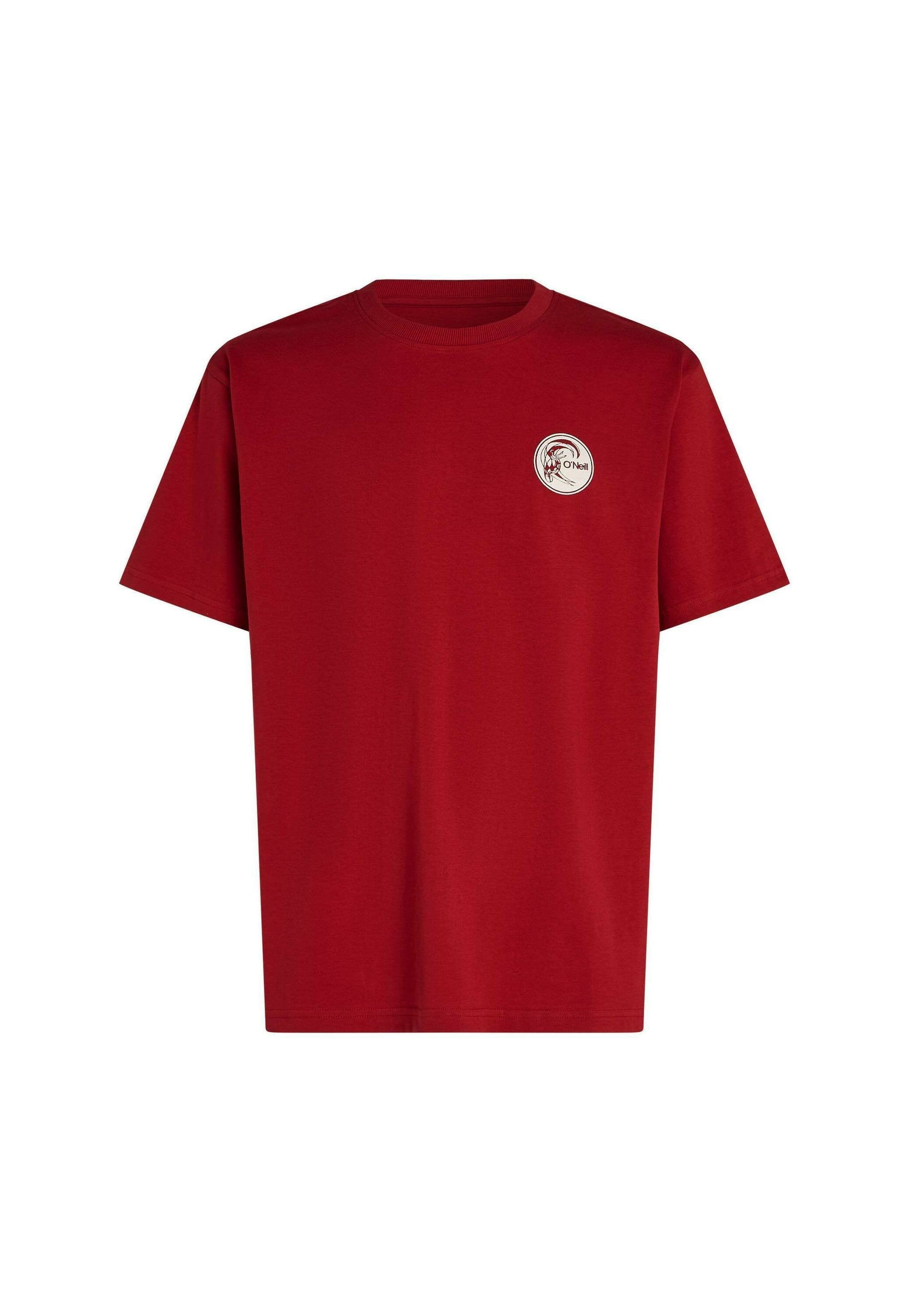Rotes Baumwoll-T-Shirt mit Rundhalsausschnitt und kurzen Ärmeln, versehen mit einem runden Logo auf der linken Brustseite. Glatte Textur insgesamt.