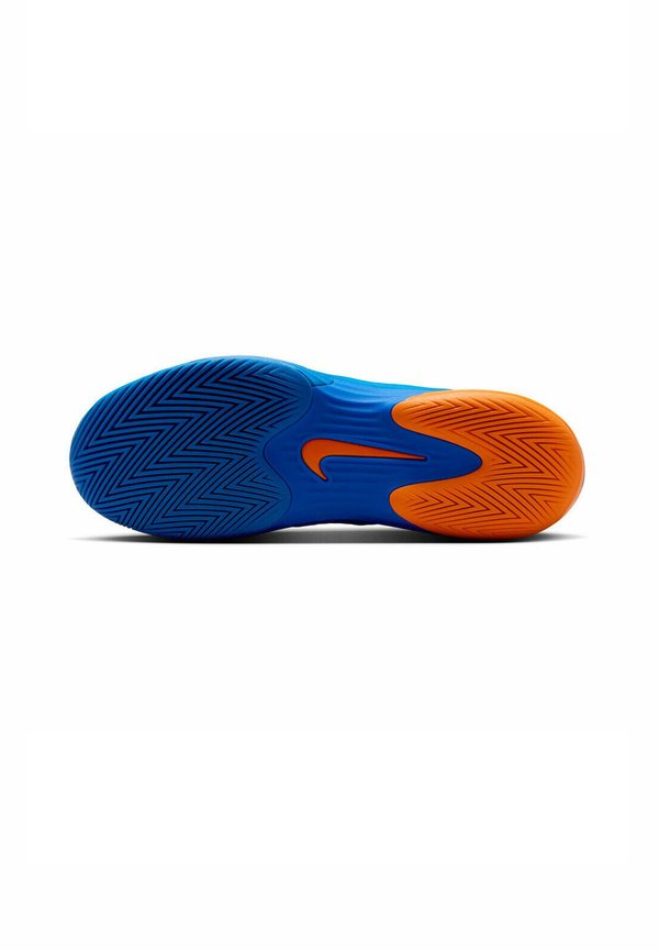 Nike Performance