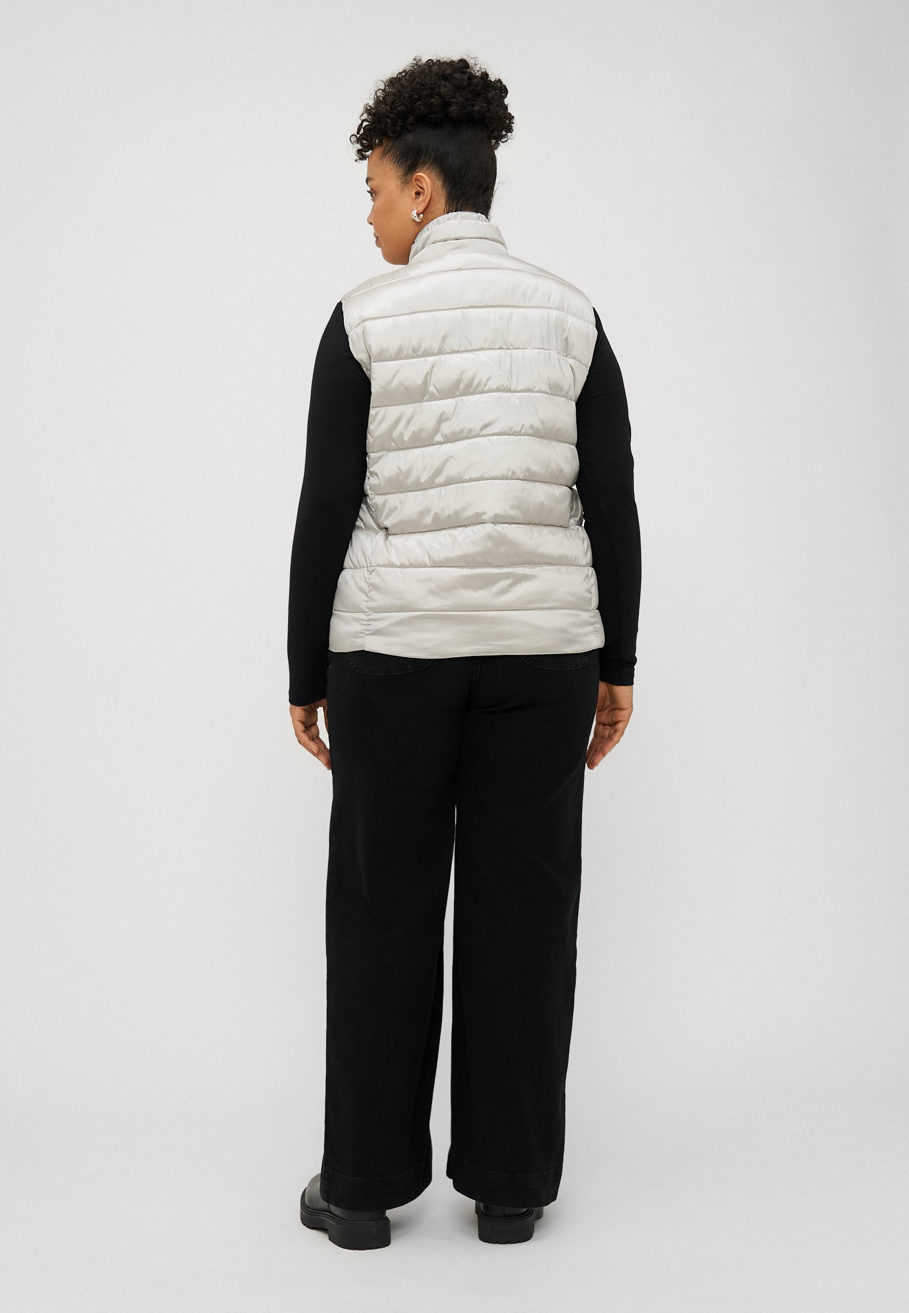 CARVEGA LIFE QUILT WAISTCOAT Media 4