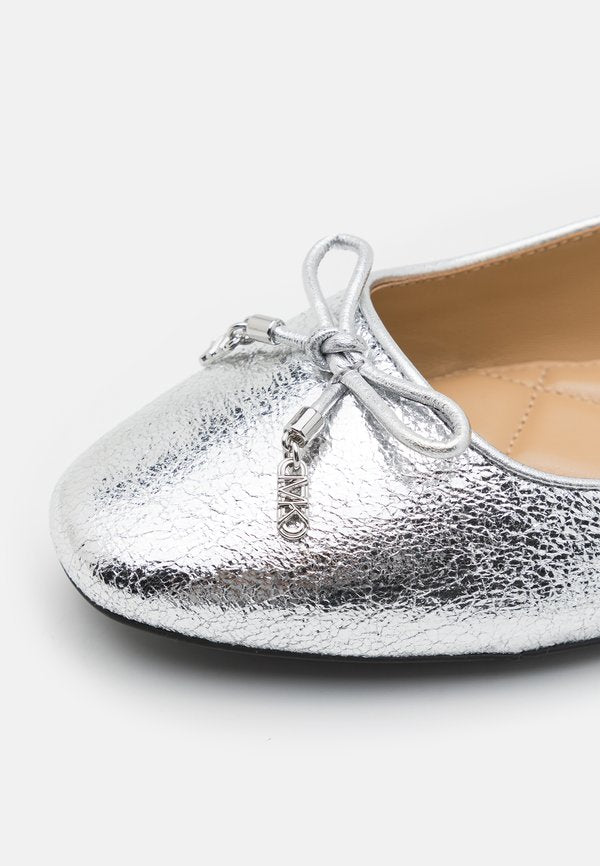 MICHAEL Michael Kors NORI FLAT