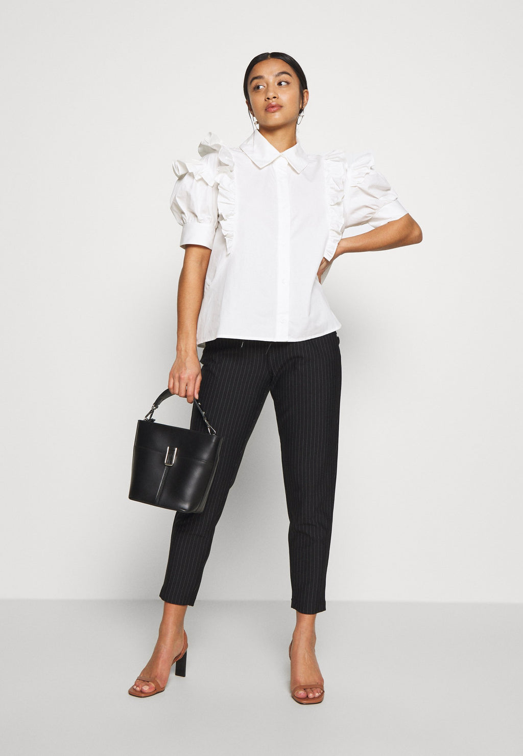 ONLPOPTRASH CLASSI PINSTRIPE FRILL Media 2