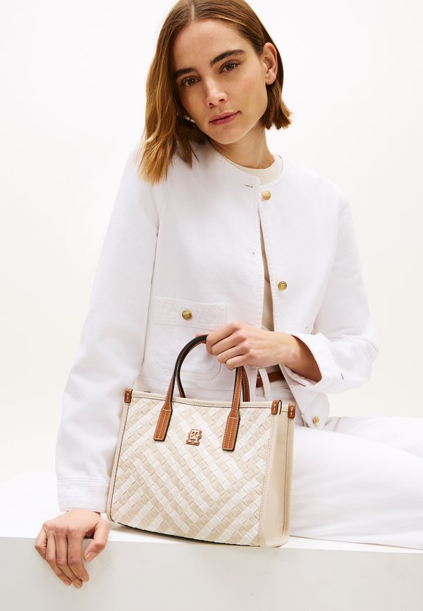 Tommy Hilfiger CITY WOVEN CROSSBODY TOTE BAG - Handbag - neutral mix