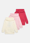 Drei schlichte Kapuzenpullover in Creme, Hellrosa und Dunkelrosa, überlappend auf einem weißen Hintergrund angeordnet.
