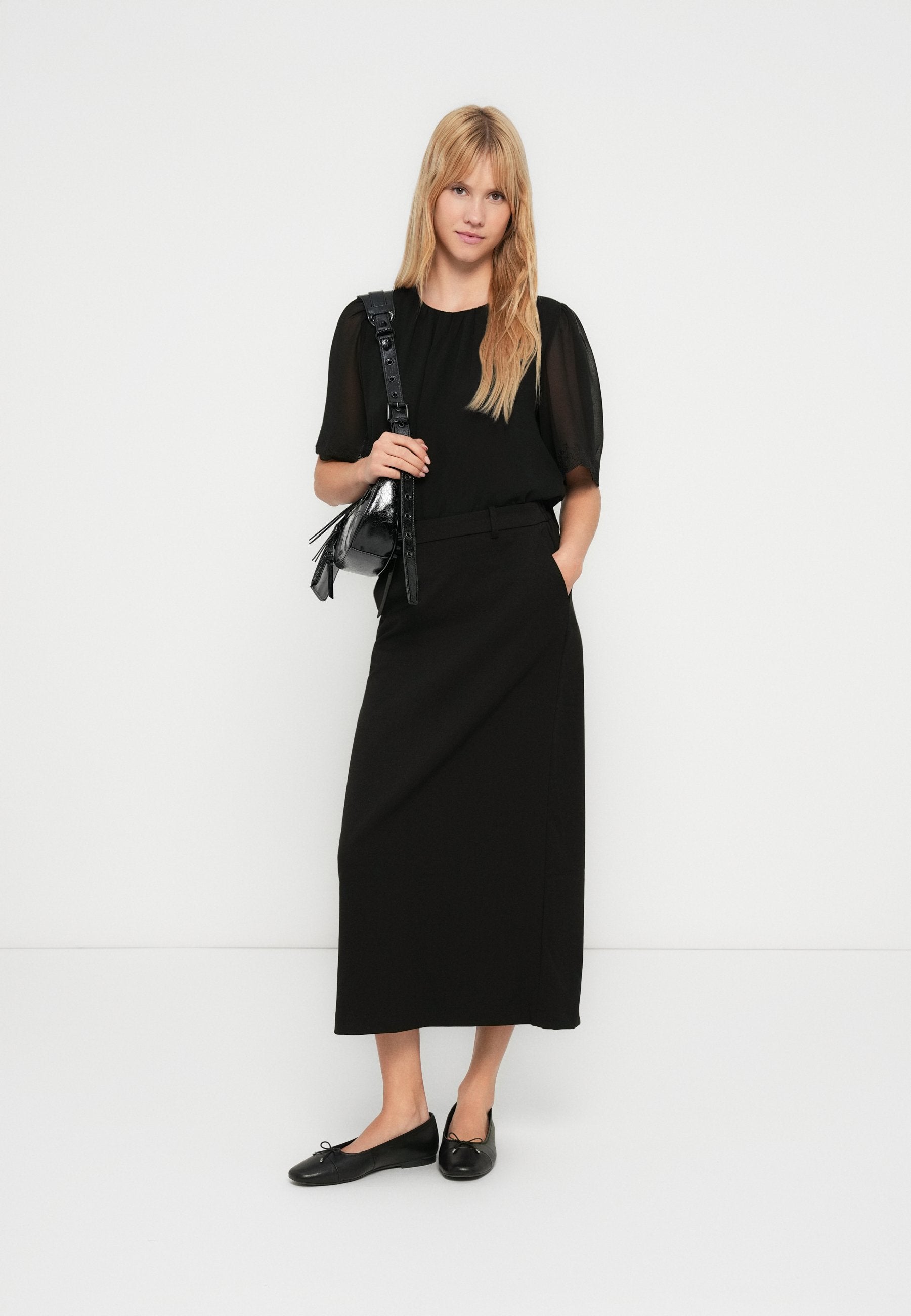 GAP SCOOP BUTTON BACK