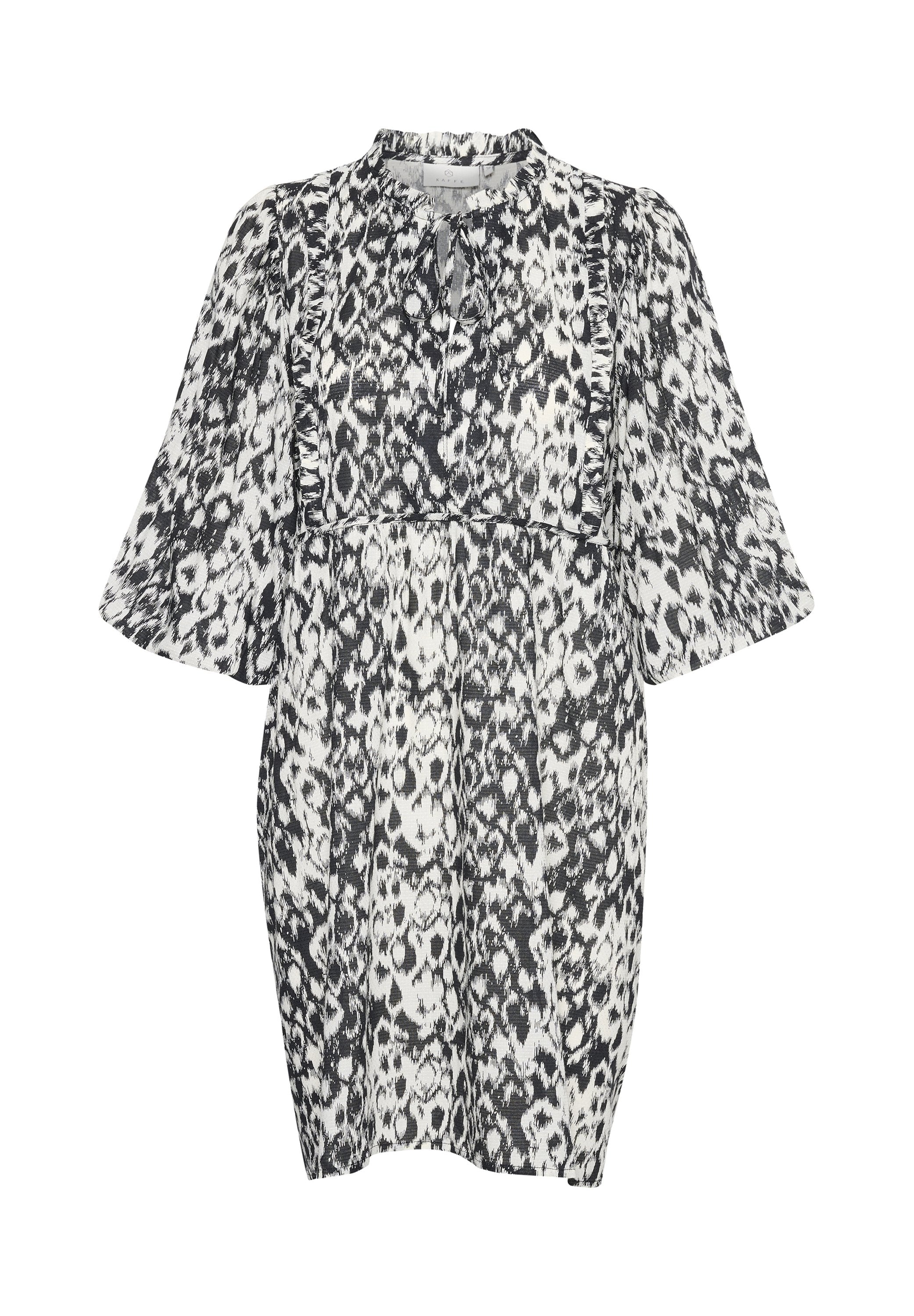 Schwarz-weißes Leopardenmuster-Kleid mit gerafftem Oberteil, ausladenden Ärmeln und einer Schleifenverschluss am Hals. Leichter Stoff mit strukturierter Oberfläche.