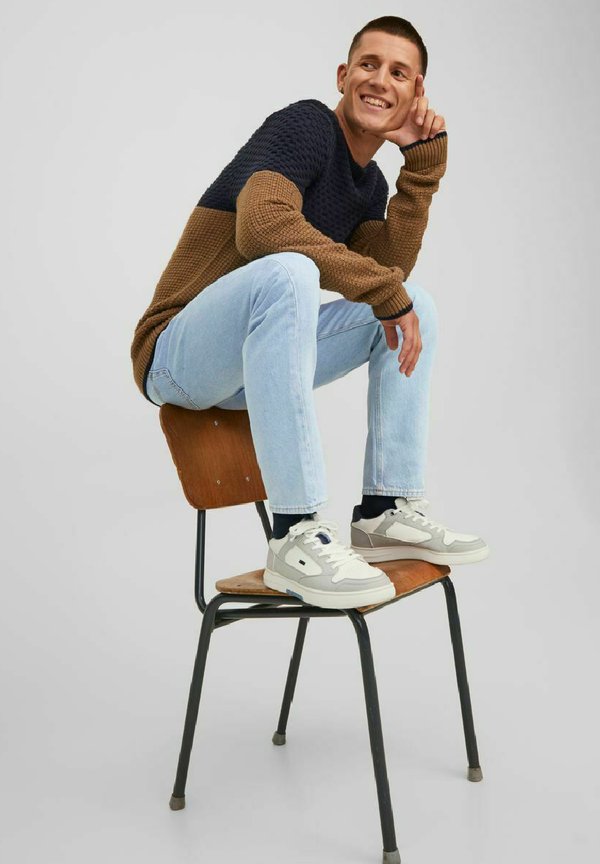 Jack & Jones Tapered fit JJIMIKE JJORIGINAL AKM 223 NOOS