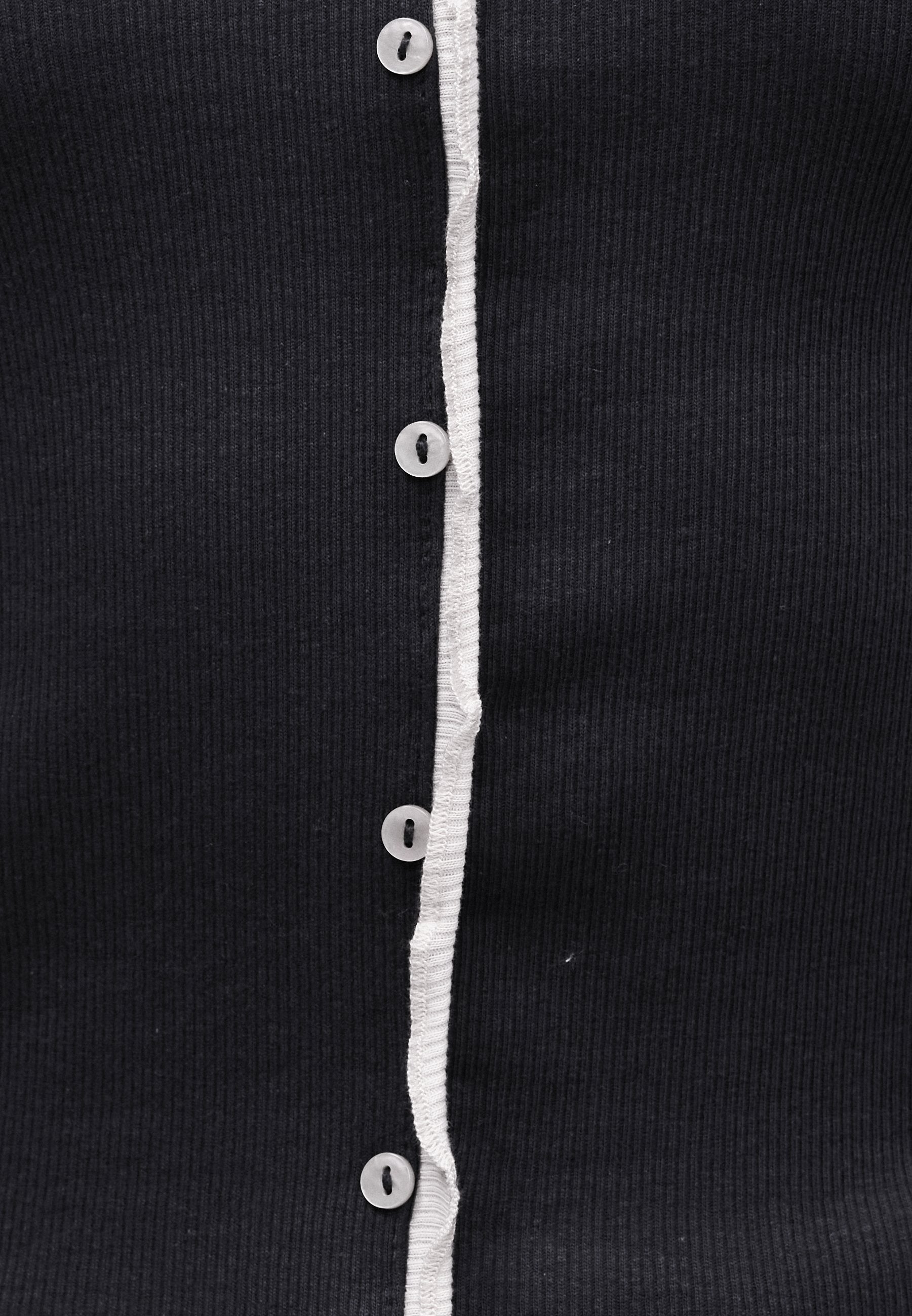 ONLY ONLLAILA BUTTON