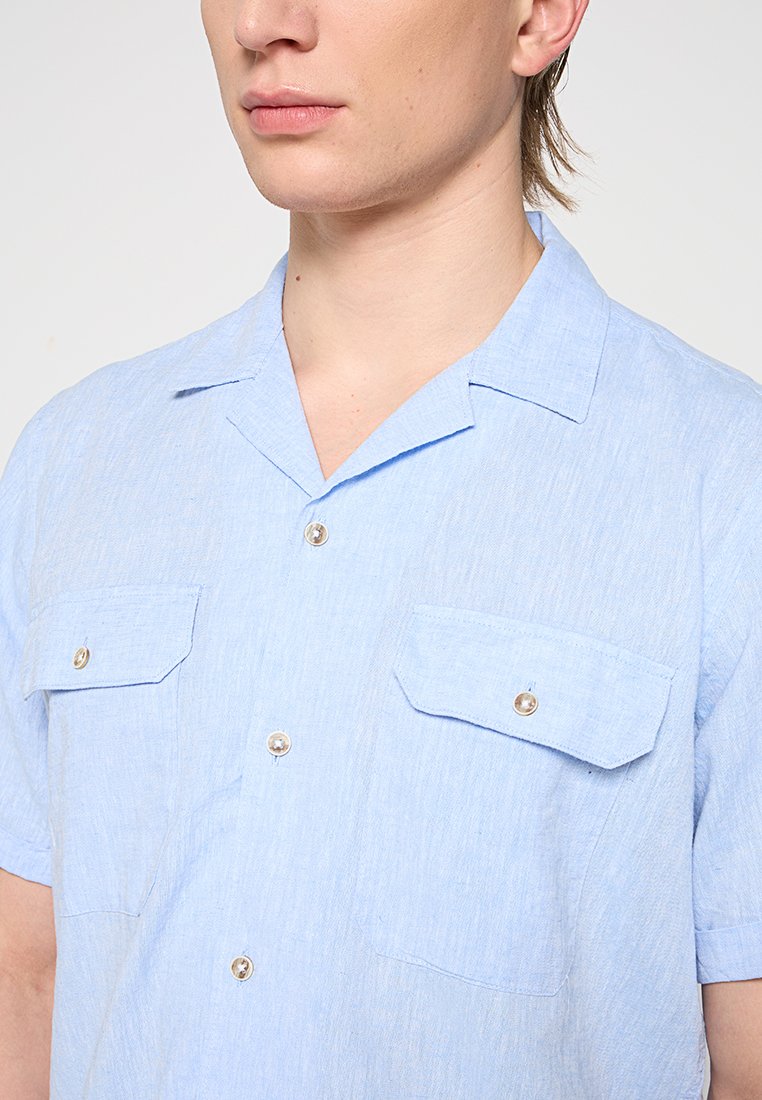 REGULAR FIT Media 3