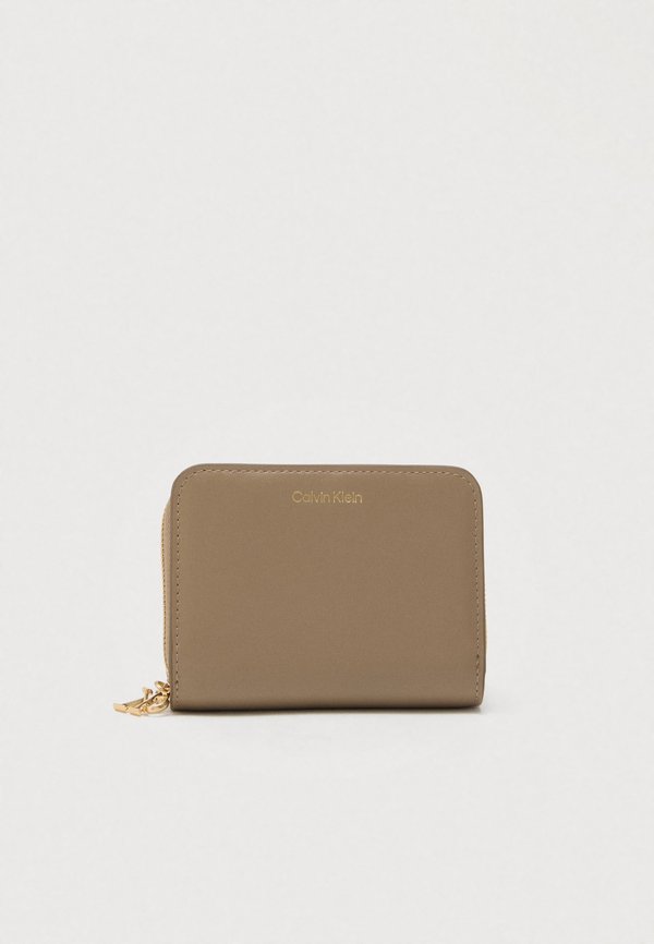 Calvin Klein MEDIUM FLAP - Wallet - desert taupe