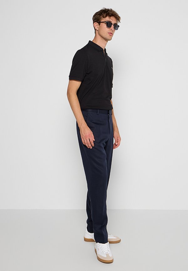 Calvin Klein TAPERED FIT