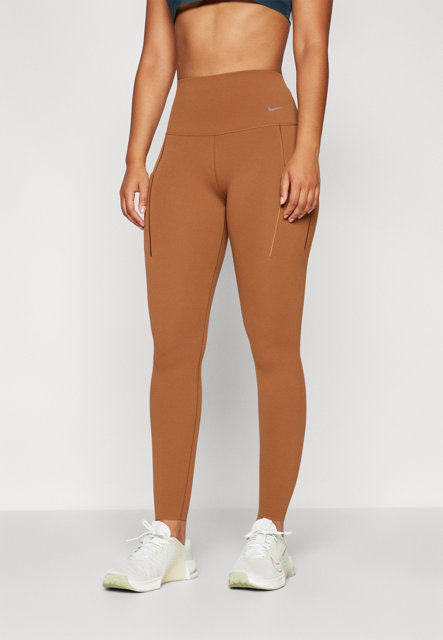 Nike Performance UNIVERSA