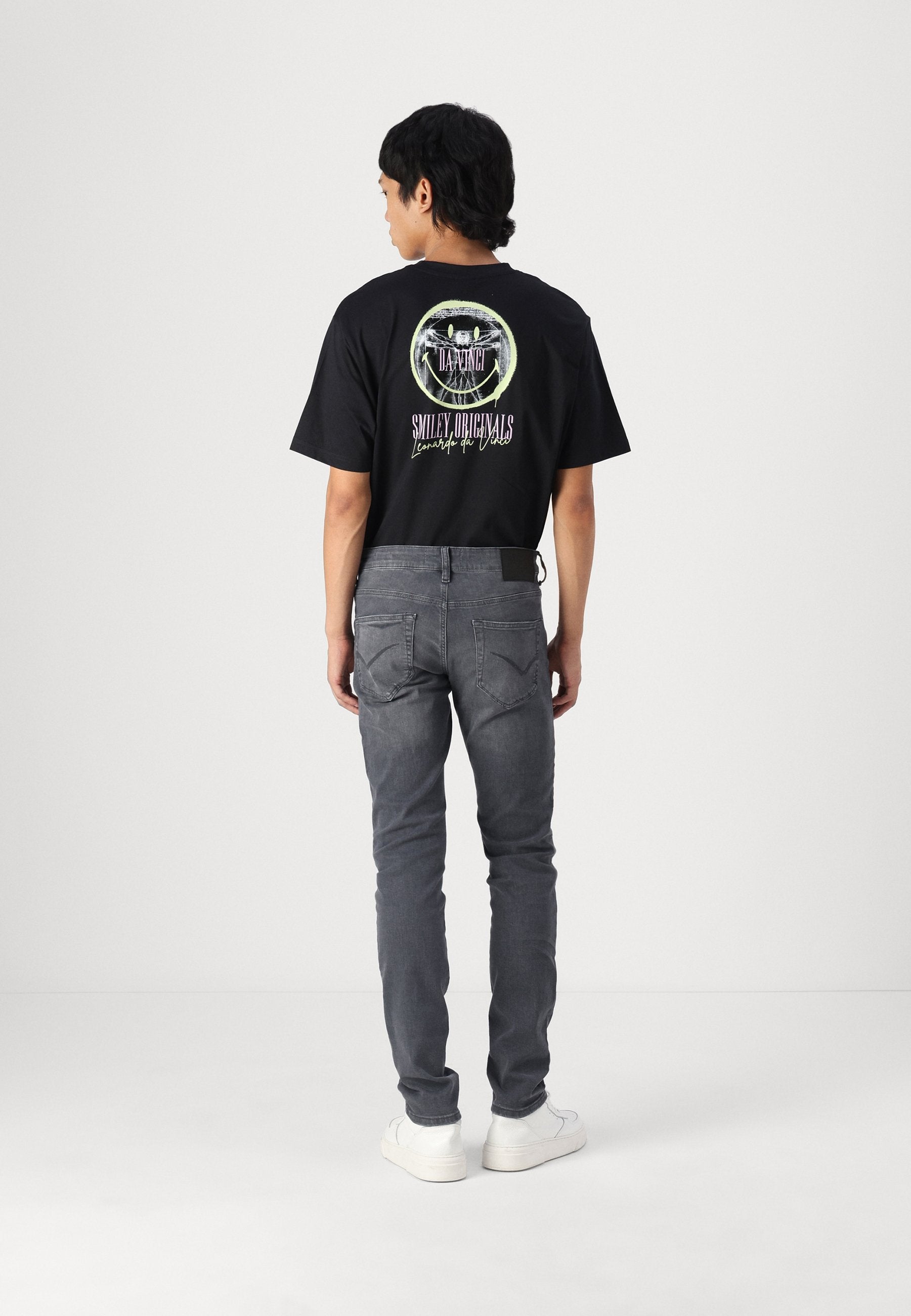 ONSLOOM SLIM JACK Media 4