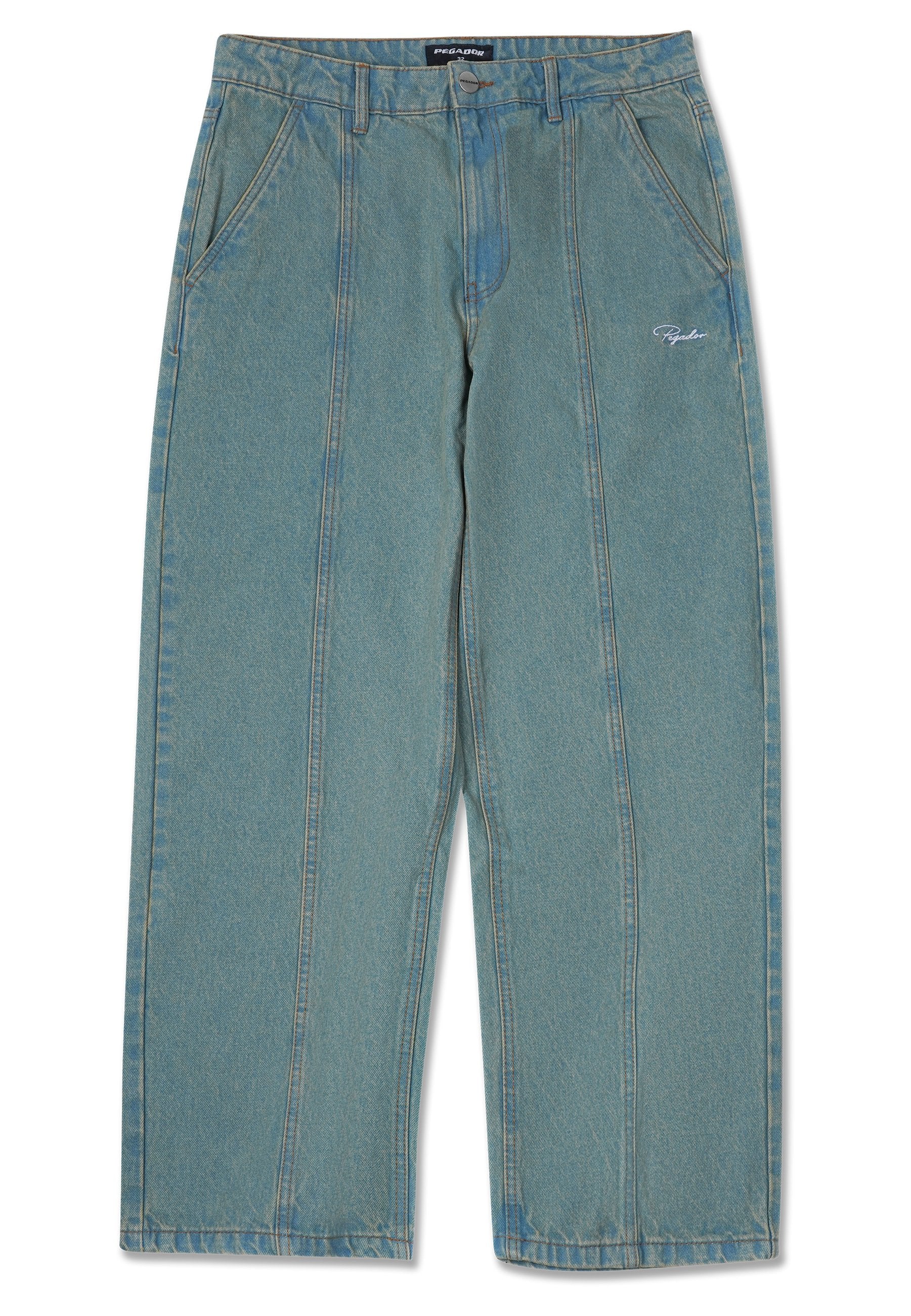 Helle blaue, unversehrte Jeanshose mit geradem Bein, ausgestattet mit Fronttaschen und einem dezenten, gestickten Logo in der Nähe der Taille.