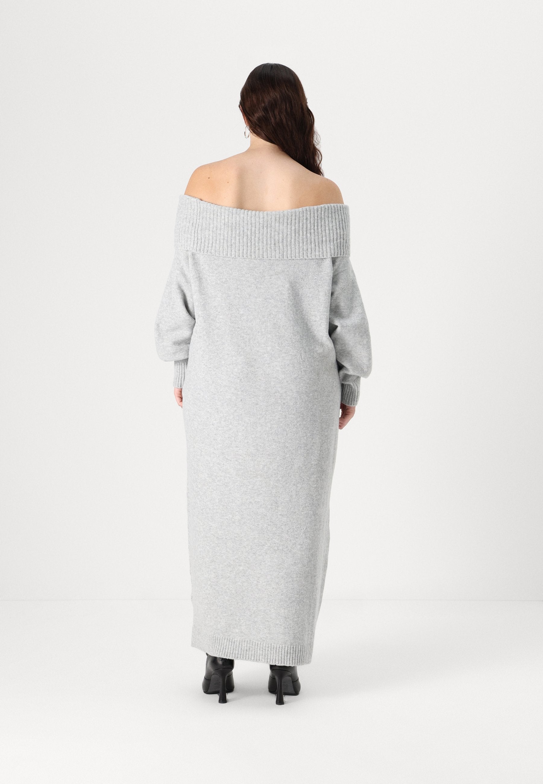 CARODA DRESS Media 4