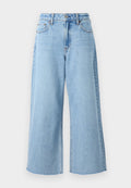Helle blaue weit geschnittene Jeans aus Denim-Stoff, mit hoher Taille, Knopfverschluss vorne und rohem Saumdetail am Knöchel.