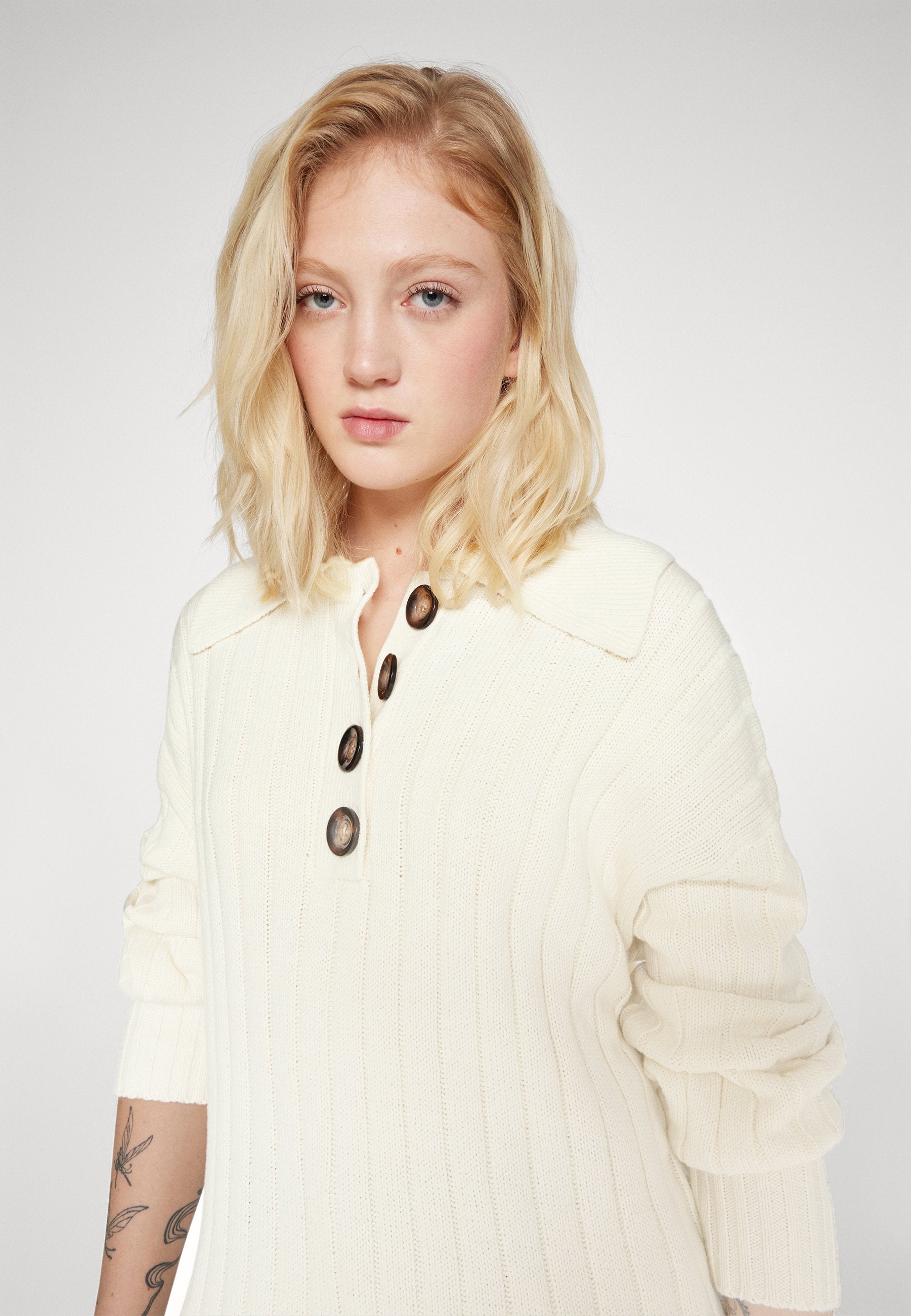 NA-KD OVERSIZED BUTTON DETAIL