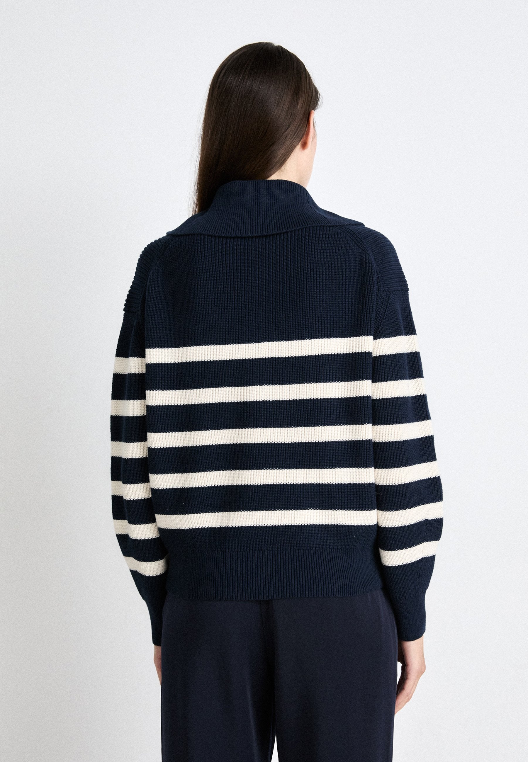 CARDI STITCH  Media 4
