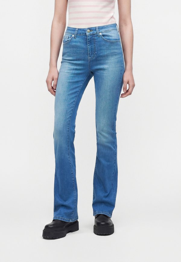 ONLY ONLRAYNA - Bootcut jeans - medium blue denim