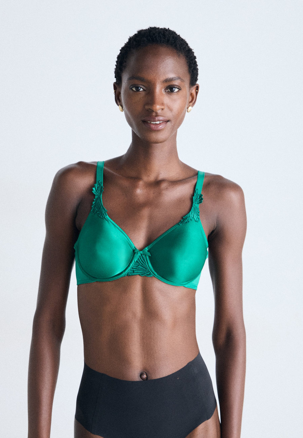 COVERING MOLDED  Media 3